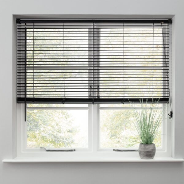 Argos Home Plastic Jet Black Venetian Blind - 90cm